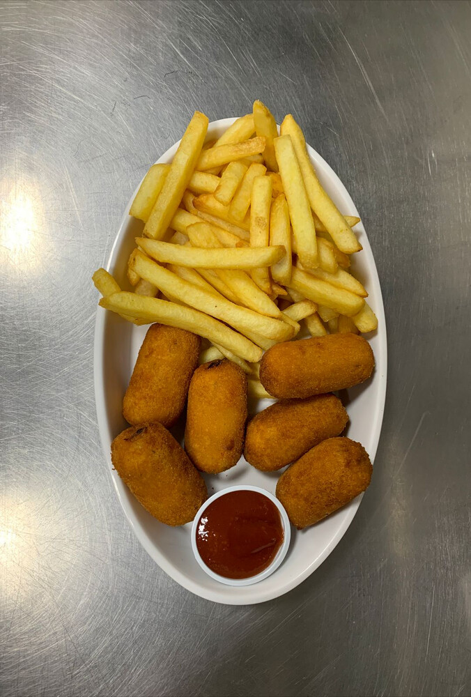 BOLINHO DE FEIJOADA + BATATA FRITA